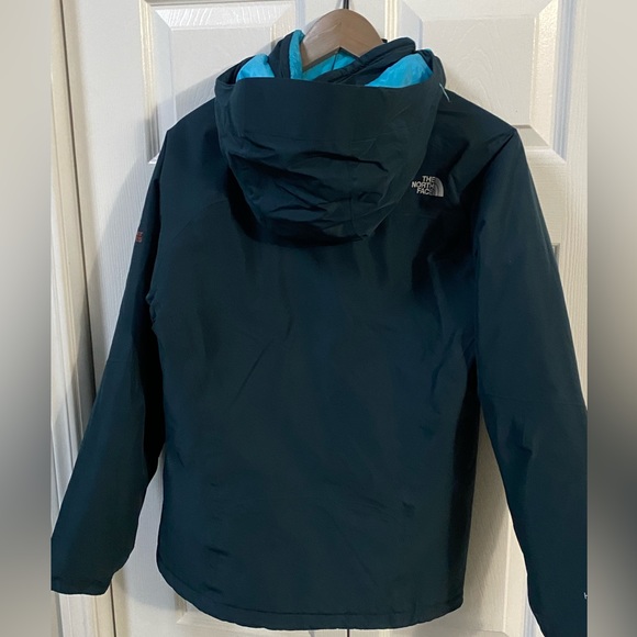 SOLD Northface Hyvent Winter Jacket, Size Medium, Teal Blue. - Picture 2 of 7